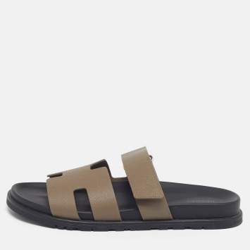 مملوكة مسبقًا Hermes Chypre Size 43 Grey Leather Flat Sandals