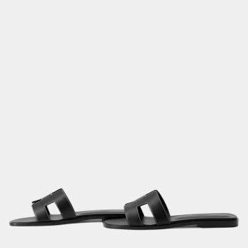 مملوكة مسبقًا Hermes Oran Sandals Black Leather Size 36