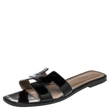 Pre Owned Hermes Black Patent Leather Oran Slide Flats Size 40.5