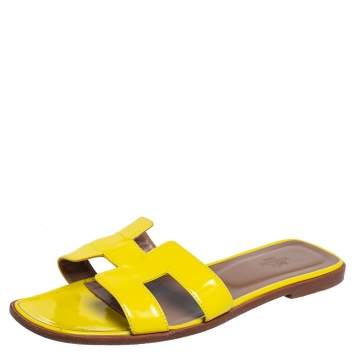 Pre Owned Hermes Yellow Patent Leather Oran Slide Flats Size 40.5