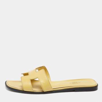 Pre Owned Hermes Yellow Patent Leather Oran Flat Slides Size 40.5