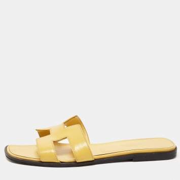 Pre Owned Hermes Yellow Patent Leather Oran Sandals Size 38