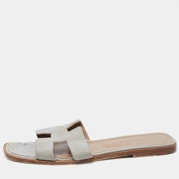 Pre Owned Hermes Grey Textured Leather Oran Flat Slides Size 41