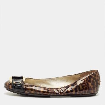 مملوكة مسبقًا حذاء باليرينا فلات جيمي تشو بني/أسود لامع إبزيم مقاس 39.5