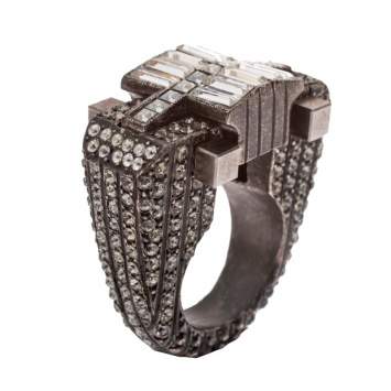 Pre Owned Lanvin Crystal Embellished Black Tone Cocktail Ring Size 54.5