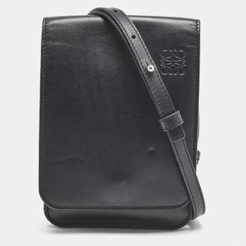 مملوكة مسبقًا Loewe Black Leather Gusset Crossbody Bag