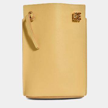 مملوكة مسبقًا حقيبة كروس بودي لويفي 'دايس' جلد بيبل بيج