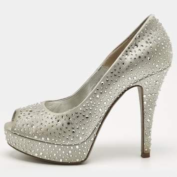 مملوكة مسبقًا Loriblu Silver Satin Crystal Embellish Peep Toe Pumps Size 35