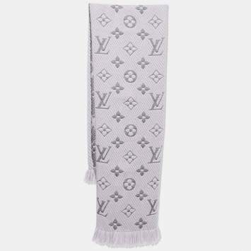 Pre Owned Louis Vuitton Pearl Grey Wool Logomania Shine Scarf