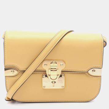 مملوكة مسبقًا Louis Vuitton OnTheGo East West Yellow Leather Shoulder Bag