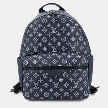 مملوكة مسبقًا Louis Vuitton Discovery PM Navy Monogram Shadow Leather Backpack