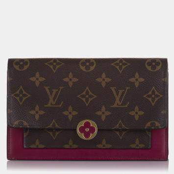 مملوكة مسبقًا Louis Vuitton Brown Monogram Flore Wallet On Chain