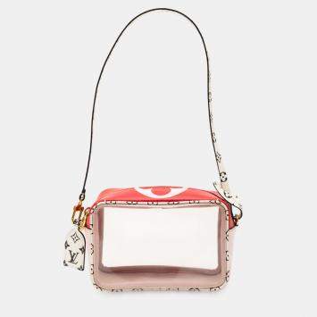 مملوكة مسبقًا Louis Vuitton Red Monogram Giant Beach Pouch