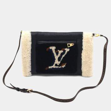 مملوكة مسبقًا Louis Vuitton Beige, White Calf Leather and Shearling Fur Teddy Muffle Handbag
