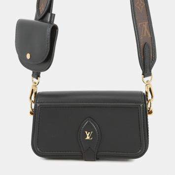 مملوكة مسبقًا Louis Vuitton Officer Pouch Black Leather