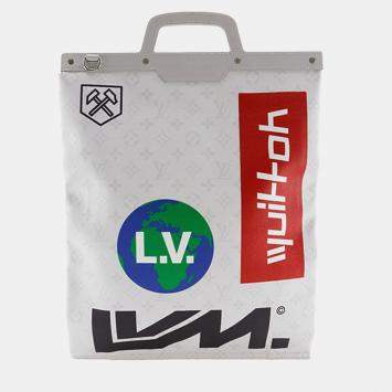 مملوكة مسبقًا Louis Vuitton Monogram Chalk Flat Tote