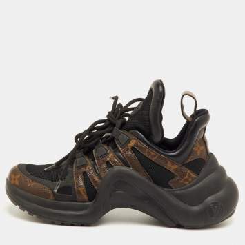 مملوكة مسبقًا حذاء رياضي لويس فويتون أرك لايت برباط علوي كانفاس مونوغرامي و شبكي أسود مقاس 37.5