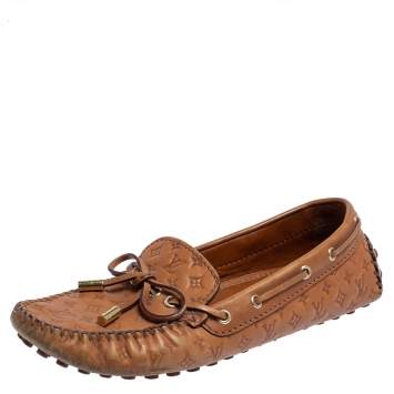 مملوكة مسبقًا Louis Vuitton Tan Monogram Leather Gloria Loafers Size 37