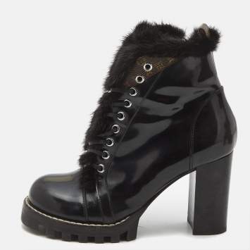 Pre Owned Louis Vuitton Black Patent and Fur Star Trail Ankle Boots Size 39