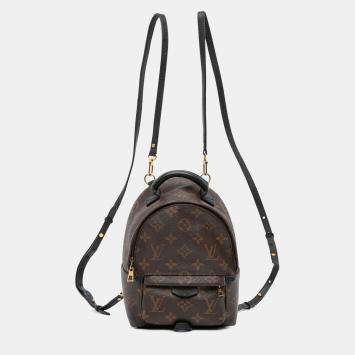 ```json
[{ "name": "Louis Vuitton Brown Monogram Mini Palm Springs", "name_ar": "حقائب لويس فيتون بُنِي مونوغرام مينى بالم سبرينغز" }]
```