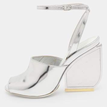 مملوكة مسبقًا Maison Martin Margiela Silver Patent Leather Mirror Heel Ankle Strap Sandals Size 38