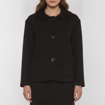 Pre Owned {"name": "Maje Black Crepe Satin Trim Peter Pan Collar Varta Jacket L", "name_ar": "جاكيت فارتا بياقة بيتر بان مزينة بساتان أسود مكرّب ماج مقاس كبير - لارج"}