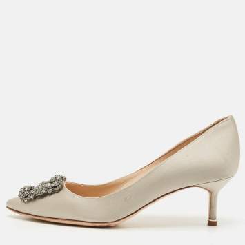 Pre Owned Manolo Blahnik Light Grey Satin Hangisi Crystal Embellished Pumps 37.5