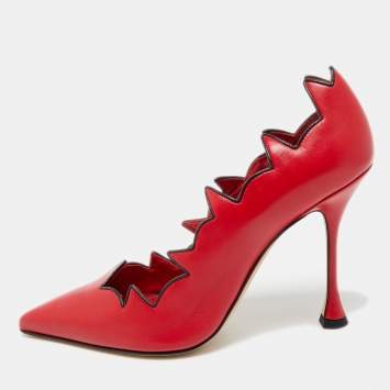 مملوكة مسبقًا Manolo Blahnik Scalloped Size 40.5 Red/Black Leather Pumps