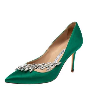 Pre Owned Manolo Blahnik Emerald Green Satin Nadira Crystal Embellished Pointed Toe Pumps Size 34