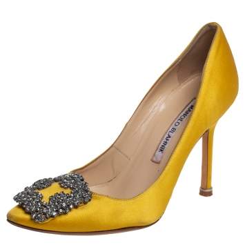 Pre Owned Manolo Blahnik Yellow Hangisi Crystal Embellished Pumps Size 34