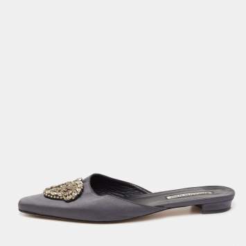 Pre Owned Manolo Blahnik Grey Satin Okkatomu Crystal Embellished Crest Flat Mules Size 39