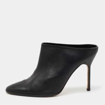 مملوكة مسبقًا Manolo Blahnik Black Leather Mules Size 37.5