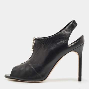Pre Owned Manolo Blahnik Black Leather Vella Booties Size 37.5