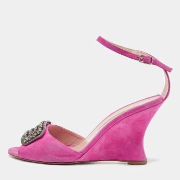 مملوكة مسبقًا Manolo Blahnik Pink Suede Crystal Embellished Ankle Strap Wedge Sandals Size 38.5