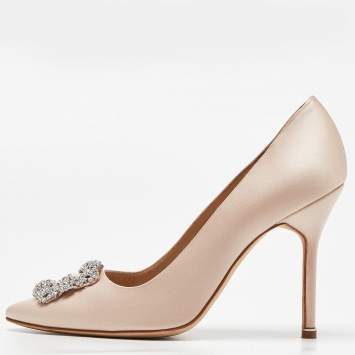 Pre Owned Manolo Blahnik Light Pink Satin Hangisi Crystal Embellished Pointed Toe Pumps Size 40.5 