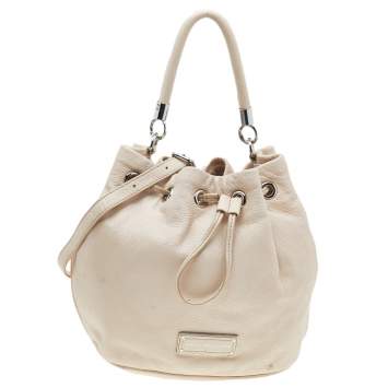 مملوكة مسبقًا Marc By Marc Jacobs White Leather Too Hot to Handle Drawstring Bucket Bag