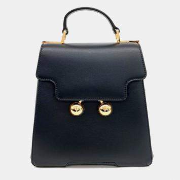 ```json
[{"name": "Marni Black Leather Marni trunkaru backpack", "name_ar": "مارني حقيبة ظهر ترونكاروت من الجلد الأسود"}]
```