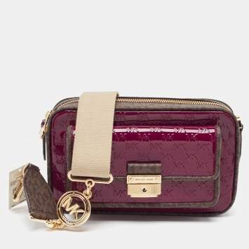 مملوكة مسبقًا Michael Kors Burgundy/Brown Signature Coated Canvas and Patent Leather Bradshaw Pocket Camera Crossbody Bag