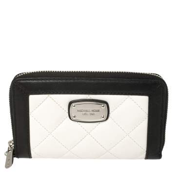 Pre Owned Michael Kors White/Black Quilted Leather Wristlet Wallet