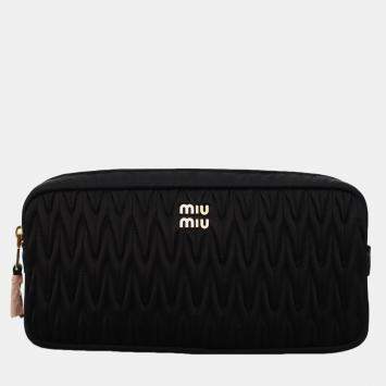 مملوكة مسبقًا Miu Miu Matelasse Nylon Pouch With 6 Zip Nylon Zip Compartment
