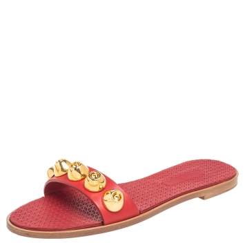 مملوكة مسبقًا Miu Miu Red Leather Studded Flat Sandals Size 36.5