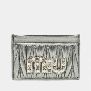 Pre Owned Miu Miu Silver Matelassé Leather Logo Embellished Card Holder