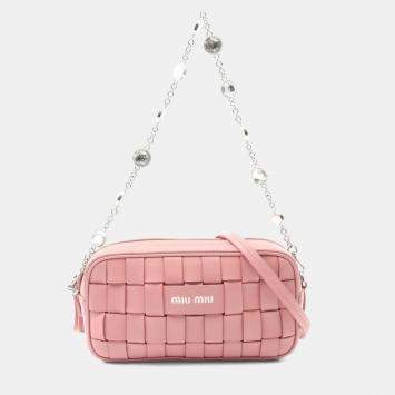 مملوكة مسبقًا حقيبة كتف ميو ميو ميو ماتلاس وكريستال نابا جلد خروف وردي
