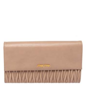 Pre Owned Miu Miu Beige Matelassé Leather Flap Clutch 