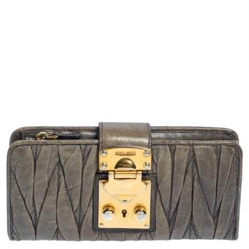Pre Owned Miu Miu Grey Matelassé Leather Clasp Lock Wallet