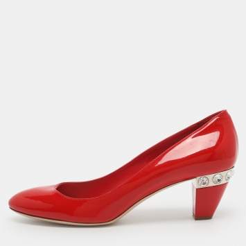 مملوكة مسبقًا Miu Miu Embellished Size 40 Red Patent Leather Pumps