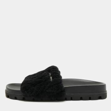 Pre Owned صندل سلايد ميو ميو مطاط وردي مقاس 41