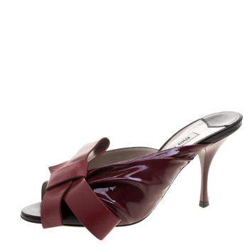 مملوكة مسبقًا Miu Miu Two Tone Leather Peep Toe Bow Mules Size 36
