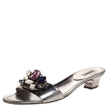 مملوكة مسبقًا Miu Miu Silver Leather Crystal Embellished Slide Sandals Size 40