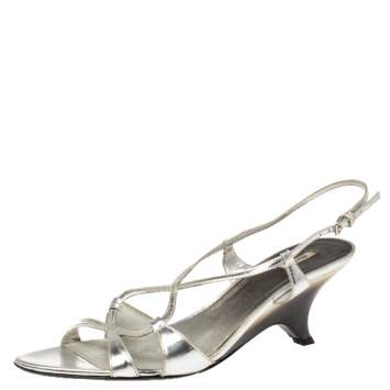 مملوكة مسبقًا Miu Miu Silver Leather Slingback Strappy Sandals Size 39